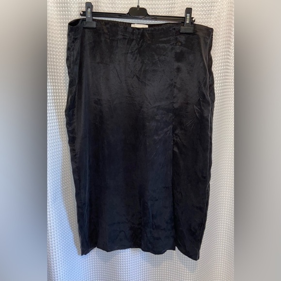Women’s H&M black midi skirt with front slit size XL - Picture 3 of 16